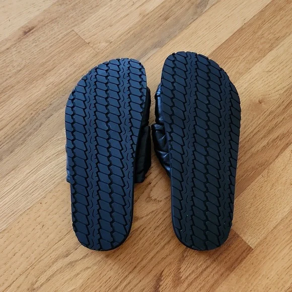 Dear Frances Tye Slides - Picture 4 of 6